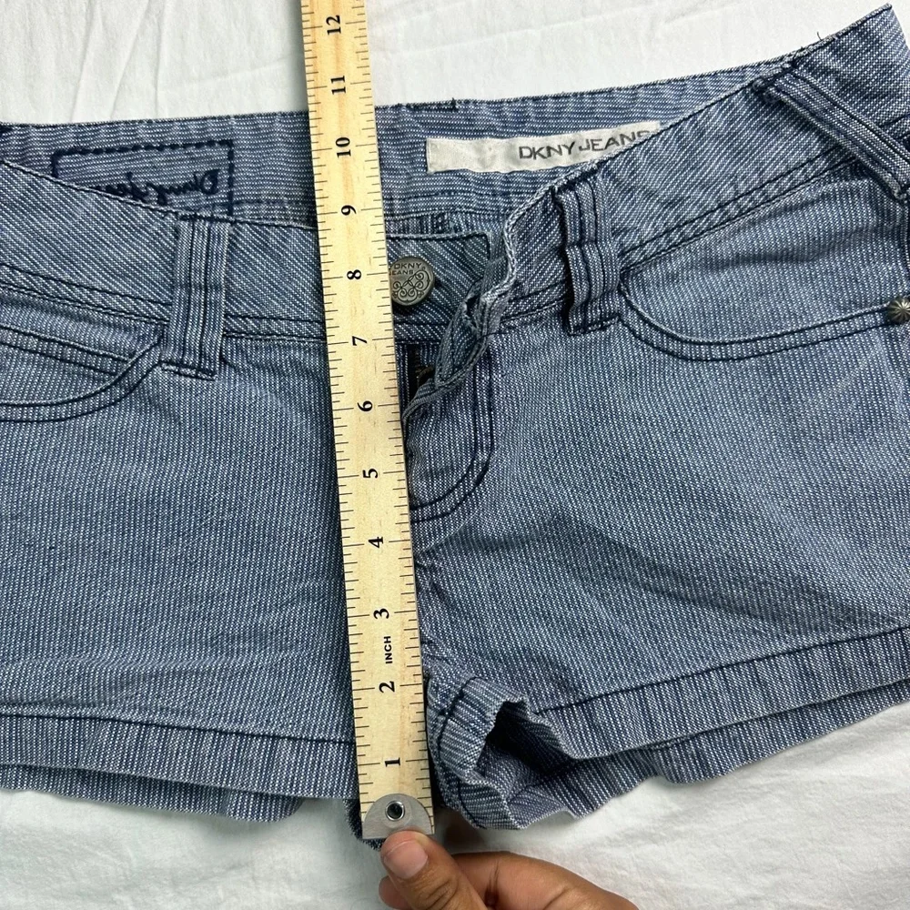 🌿 DKNY Jeans Blue Pinstripe Mini Shorts Y2K Low Rise Cuffed Denim 28 🌿 - Picture 7 of 10